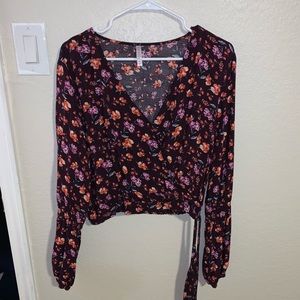 Long sleeved flowery crop top!